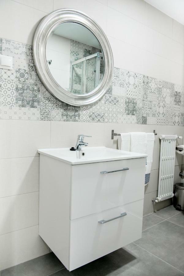 Emperatriz Deluxe Apartment กรานาดา ภายนอก รูปภาพ